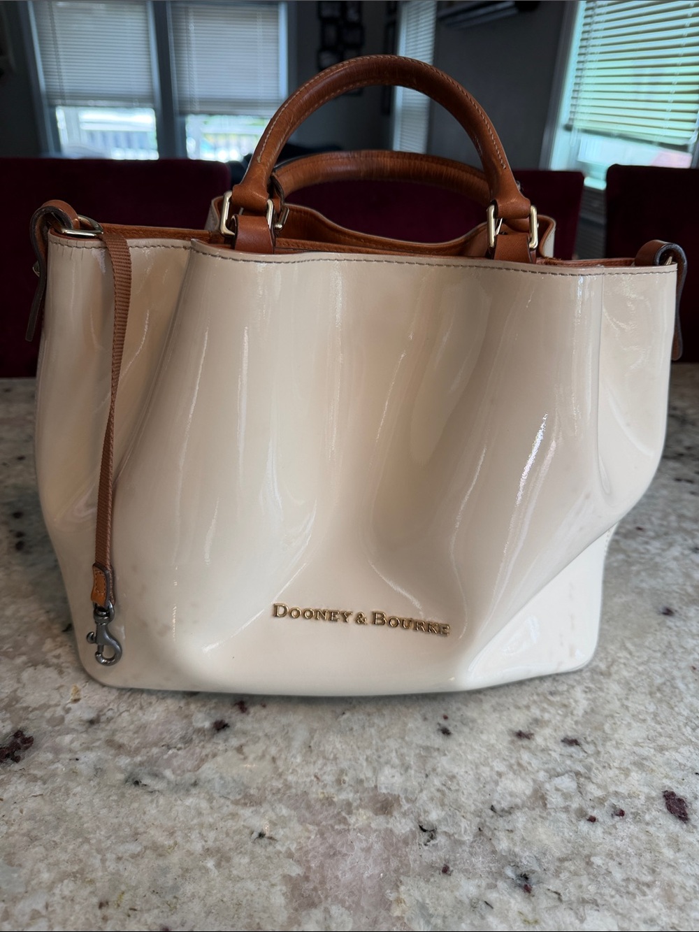 Dooney & Bourke City Patent Leather Small Glossy Barlow Bucket bag - Picture 3 of 11